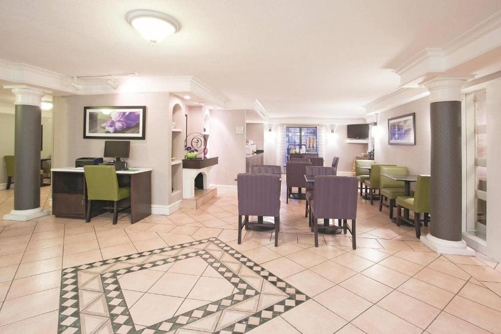 La Quinta Inn by Wyndham Salt Lake City Midvale - View 3