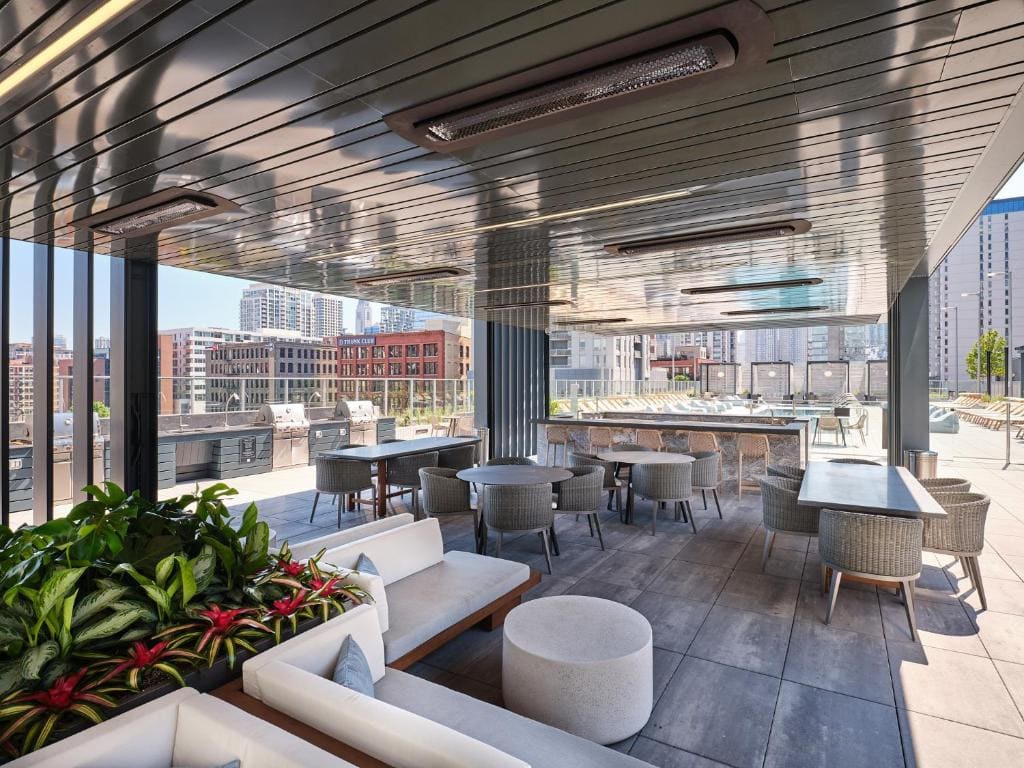Level Chicago - River North - View 5