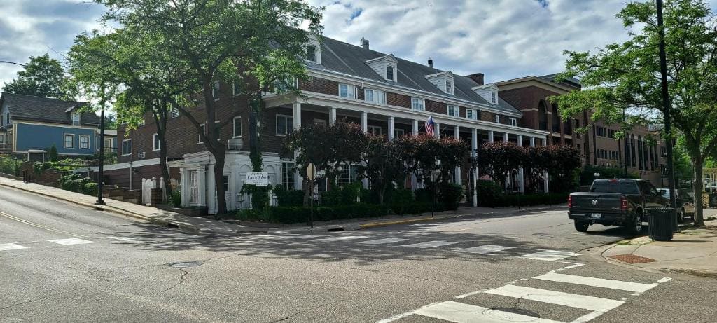 Lowell Inn - Main view