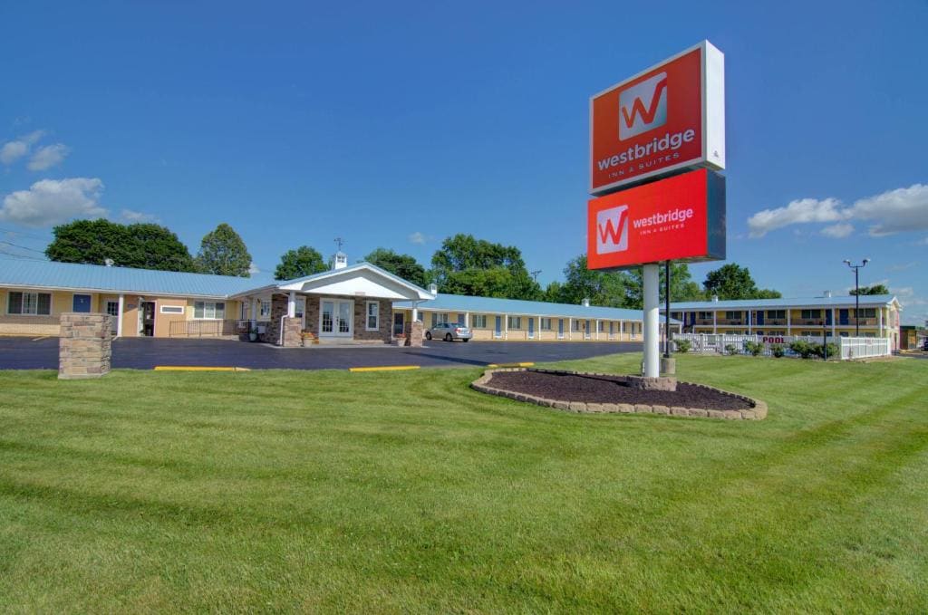 Westbridge Inn & Suites - Main view