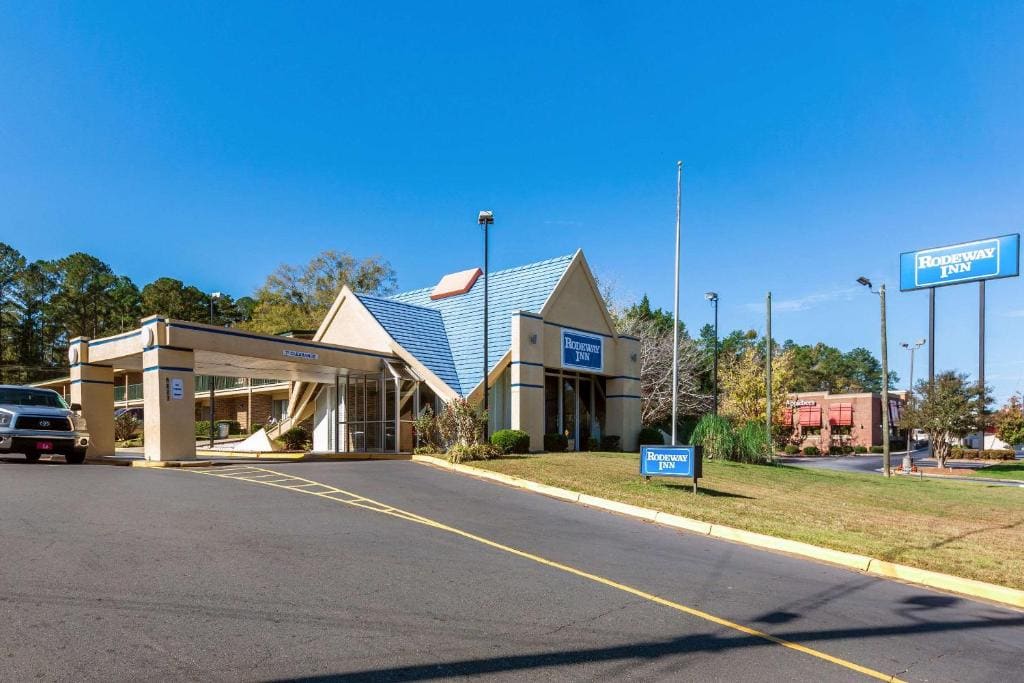 Super 8 by Wyndham Macon GA - View 5
