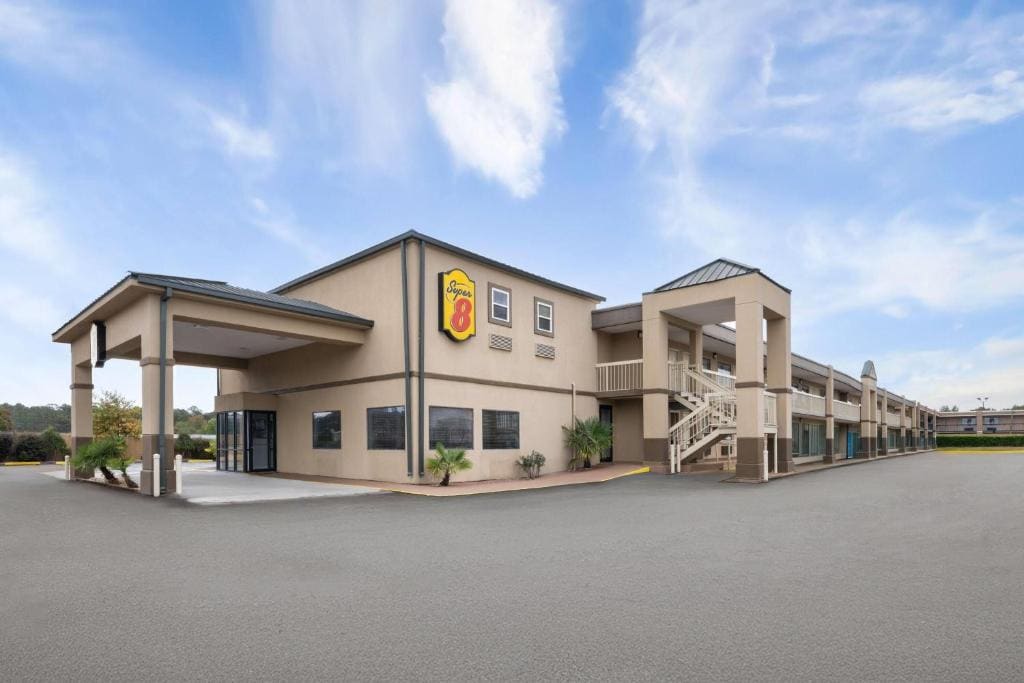 Super 8 by Wyndham Macon West - Main view
