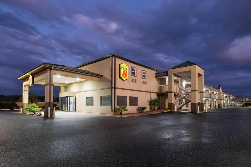 Super 8 by Wyndham Macon West - View 5