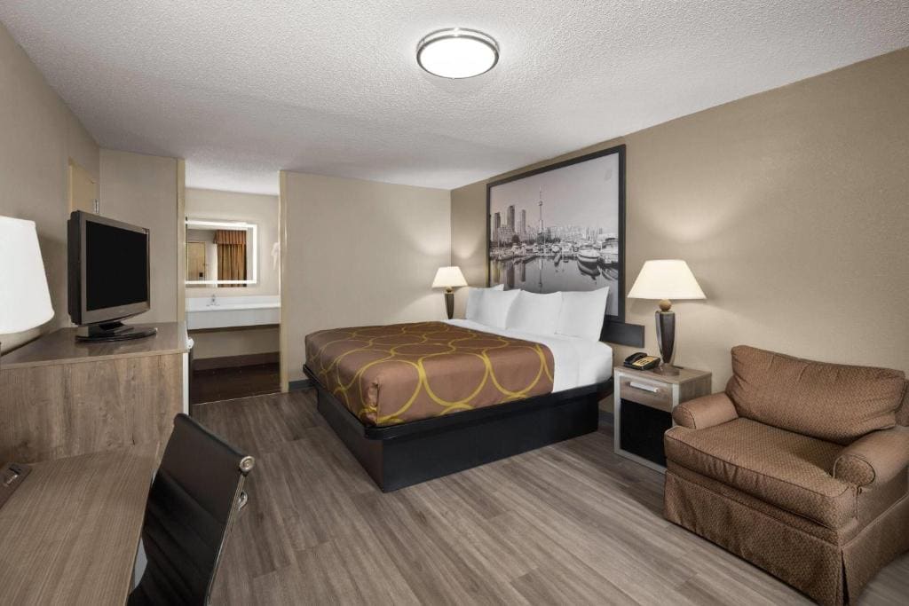 Super 8 by Wyndham Macon West - View 7