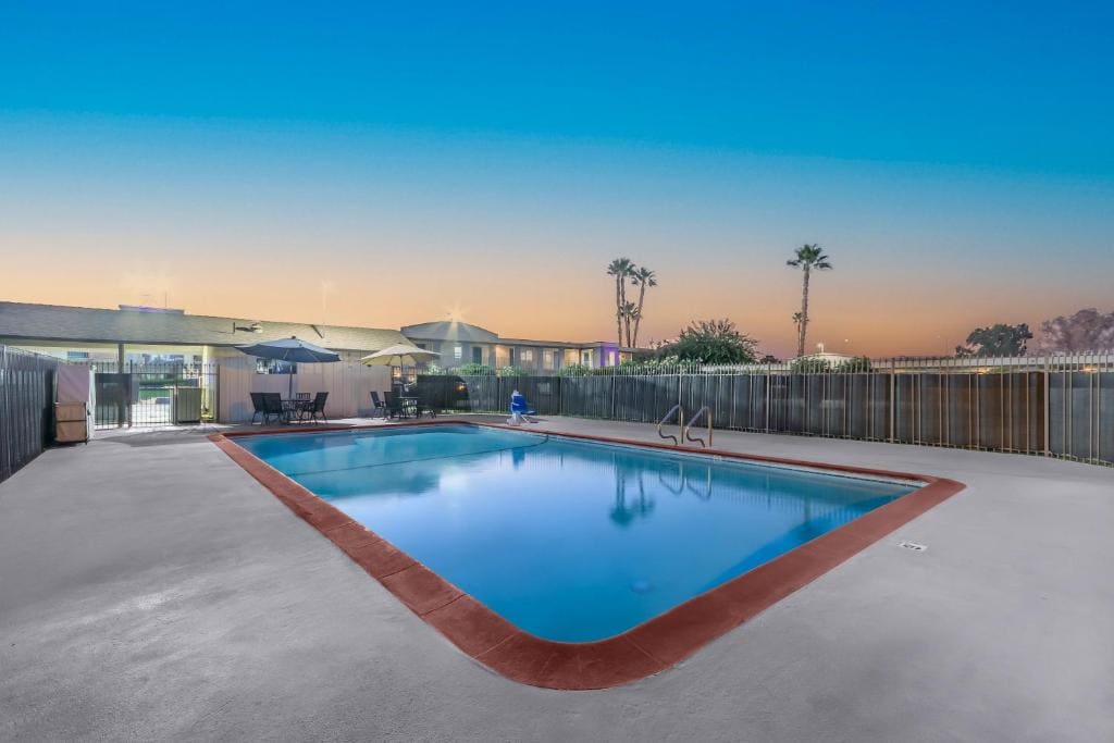 Studio 6 Suites Madera, CA Yosemite - View 5