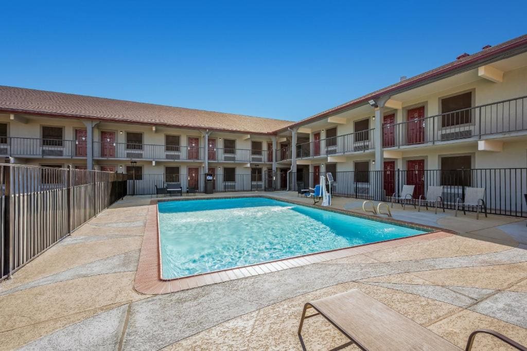 Red Roof Inn College Station - View 4