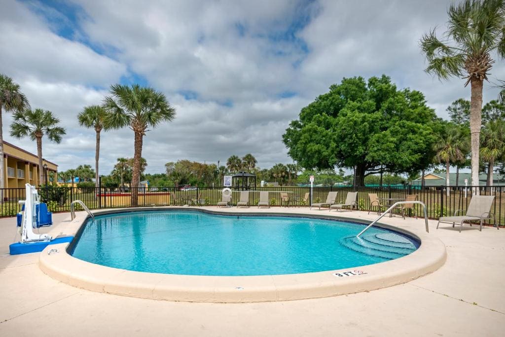 Rodeway Inn Clermont North - View 3