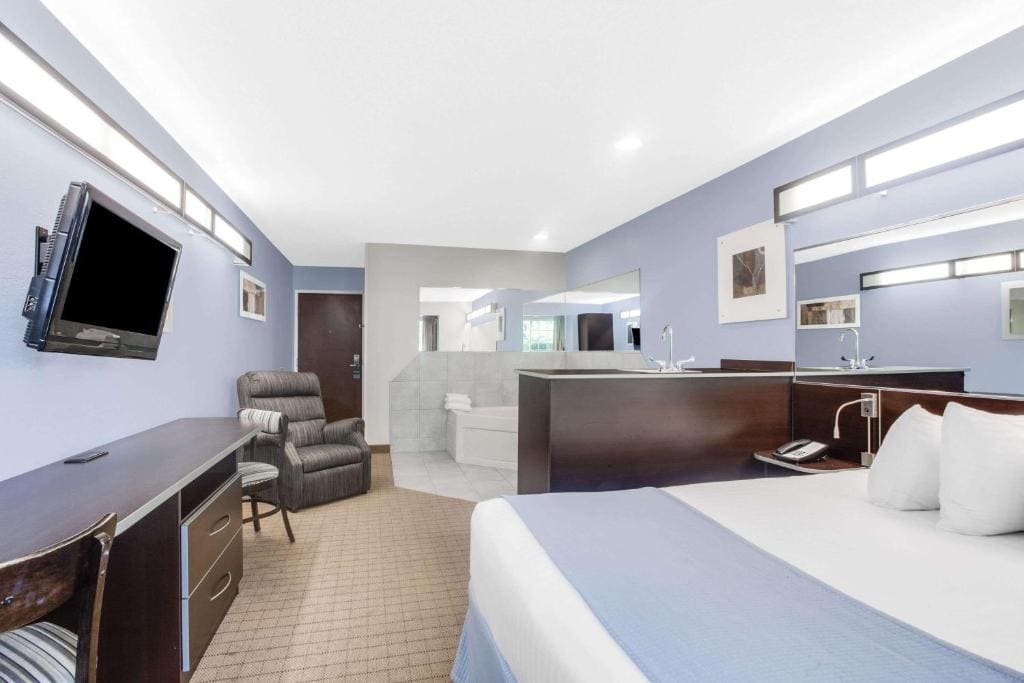 Microtel Inn & Suites Bath - View 6