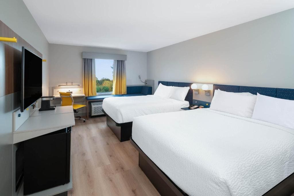 Microtel Inn & Suites by Wyndham Hot Springs - View 6