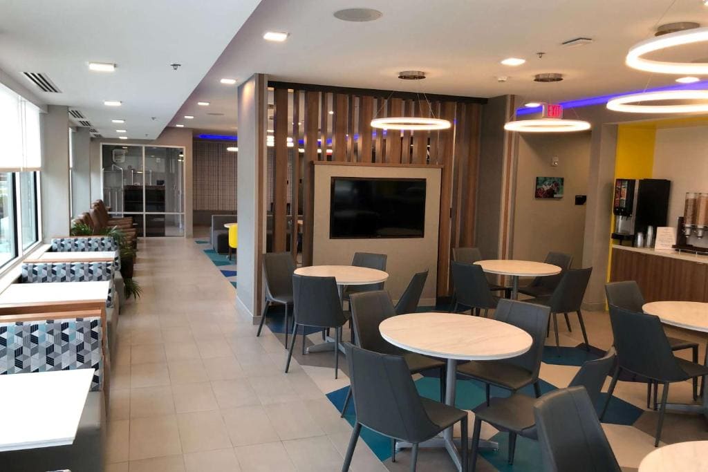 Microtel Inn & Suites by Wyndham Hot Springs - View 5