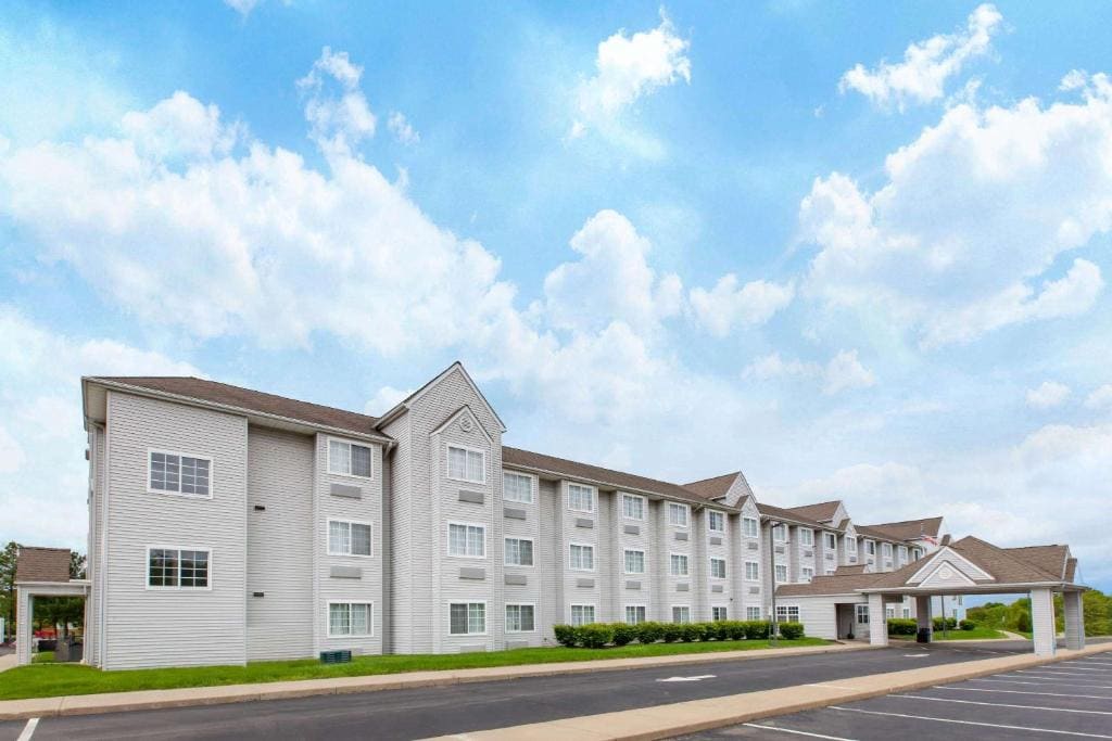 Microtel Inn & Suites by Wyndham Pittsburgh Airport - Main view