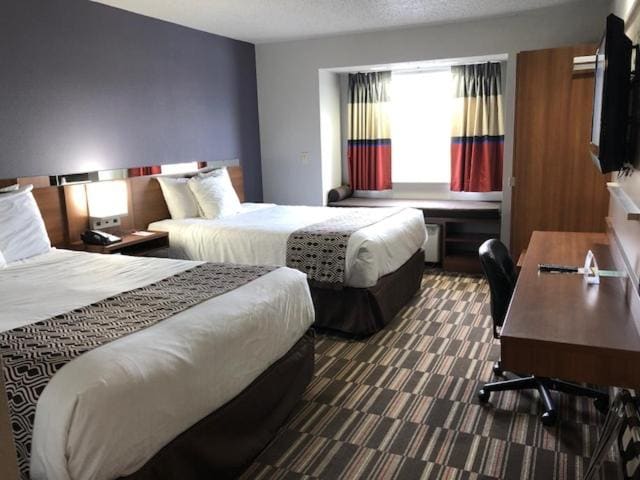 Microtel Inn & Suites by Wyndham Pittsburgh Airport - View 7