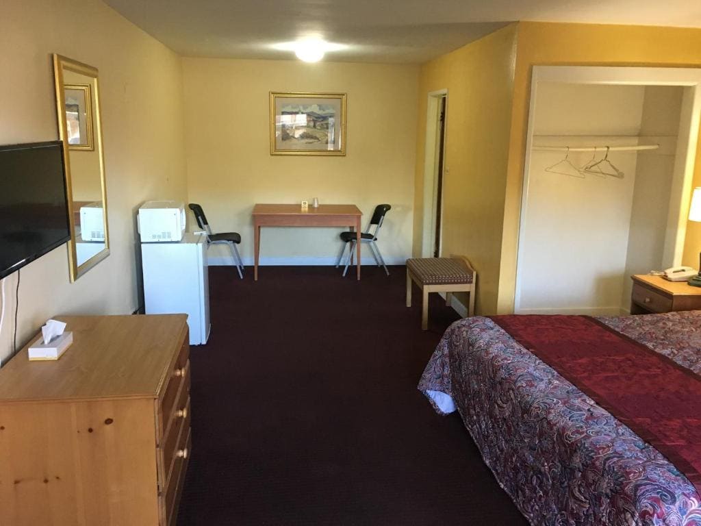 Midway Inn & Suites - View 5