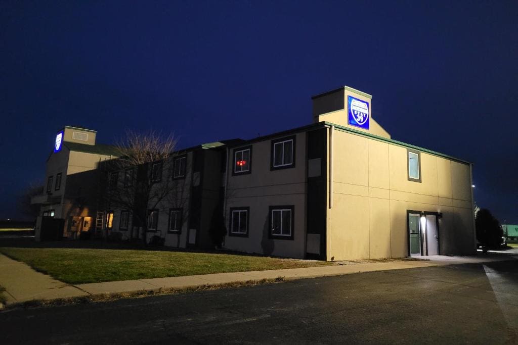 Modern Stay 39 Lakeview By OYO Minonk - View 5