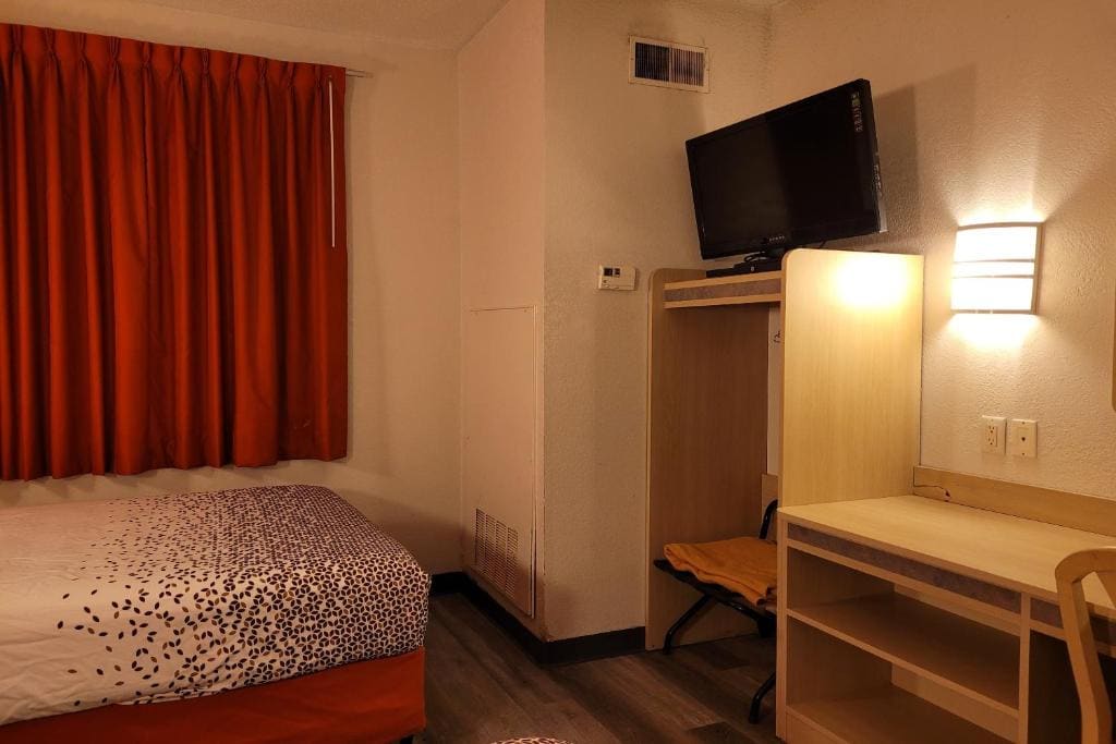 Modern Stay 39 Lakeview By OYO Minonk - View 7