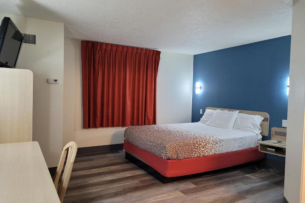 Modern Stay 39 Lakeview By OYO Minonk - View 2