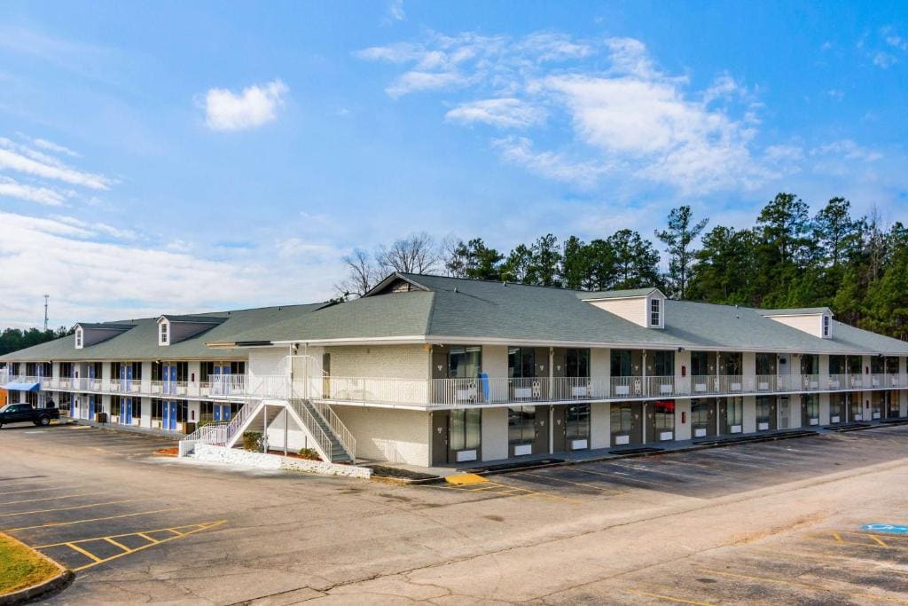 Motel-6 Lagrange Ga - View 4