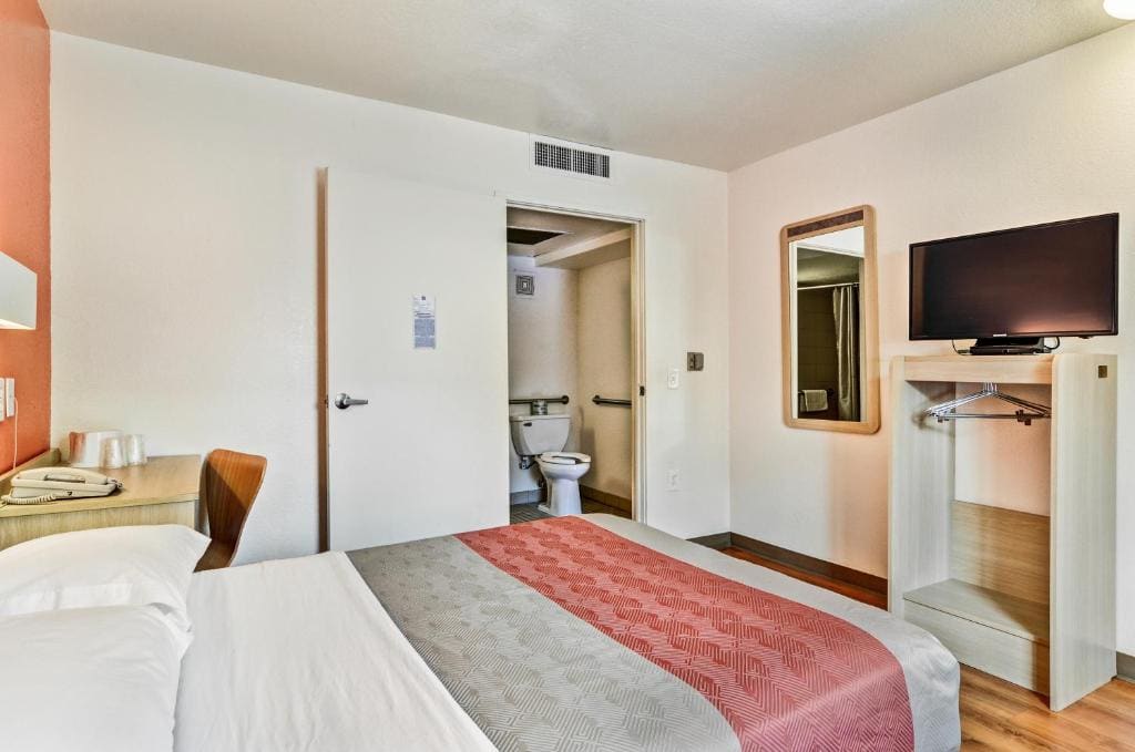 Motel 6-Pittsburgh, PA - Crafton - View 2
