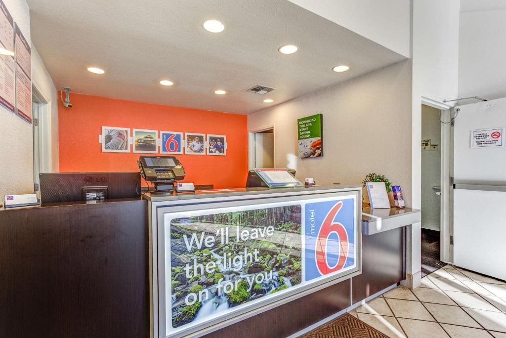 Motel 6-Portland, OR - Tigard West - View 4