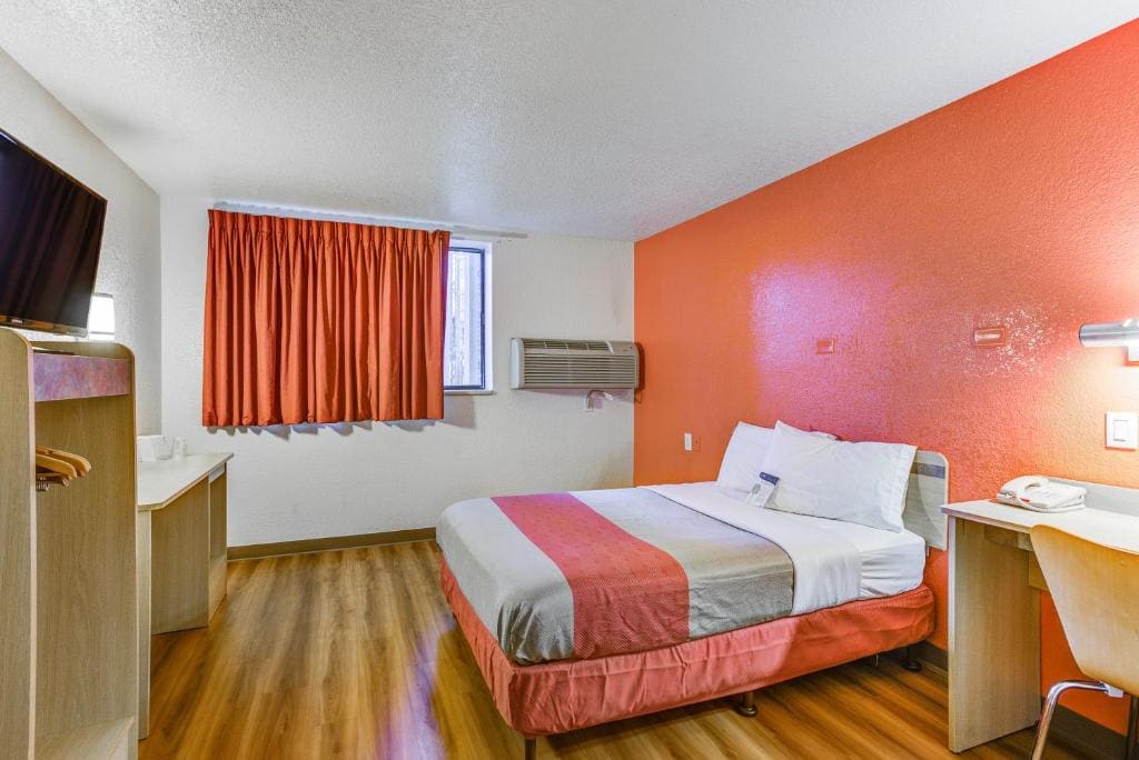 Motel 6-Portland, OR - Tigard West - View 7