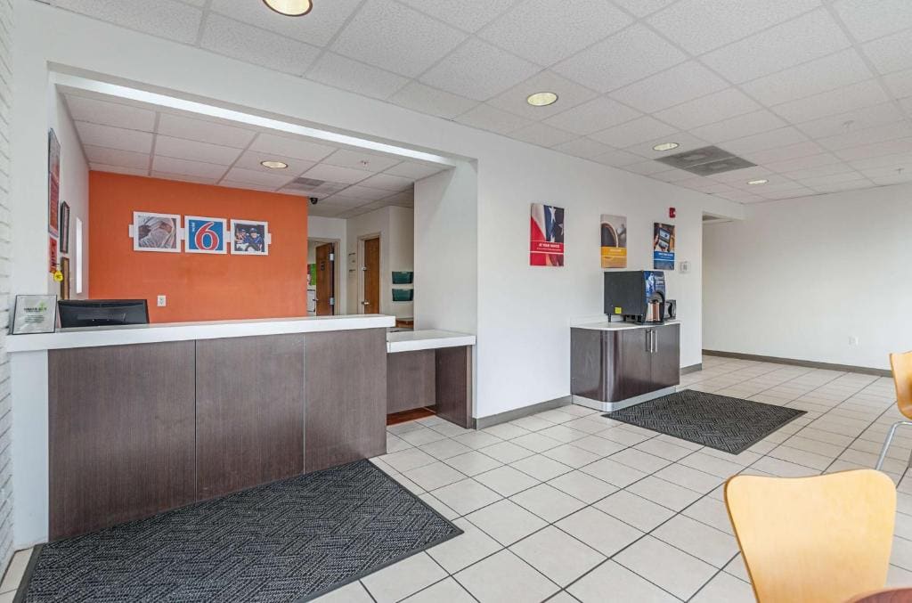 Motel6 Winchester, VA - View 4