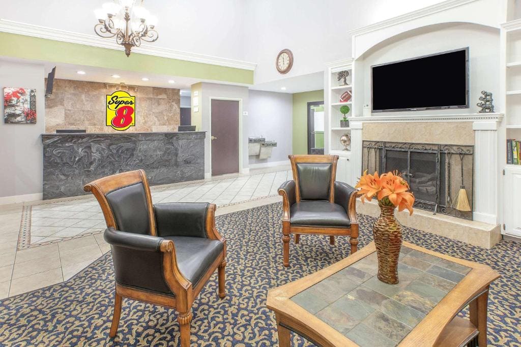 Super 8 by Wyndham Lowell/Bentonville/Rogers Area - View 3