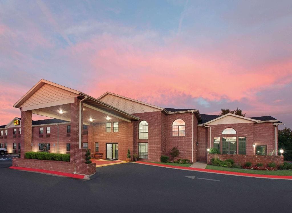 Super 8 by Wyndham Lowell/Bentonville/Rogers Area - Main view