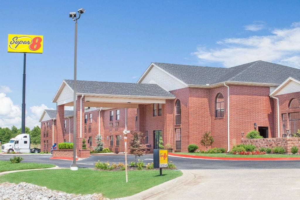 Super 8 by Wyndham Lowell/Bentonville/Rogers Area - View 4