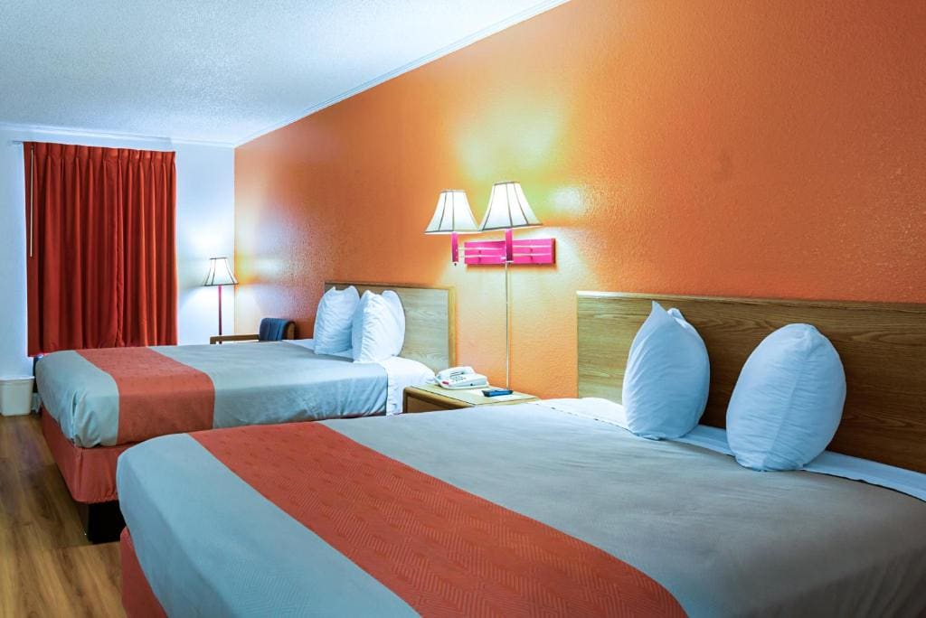 Motel 6-Perry, GA - View 2
