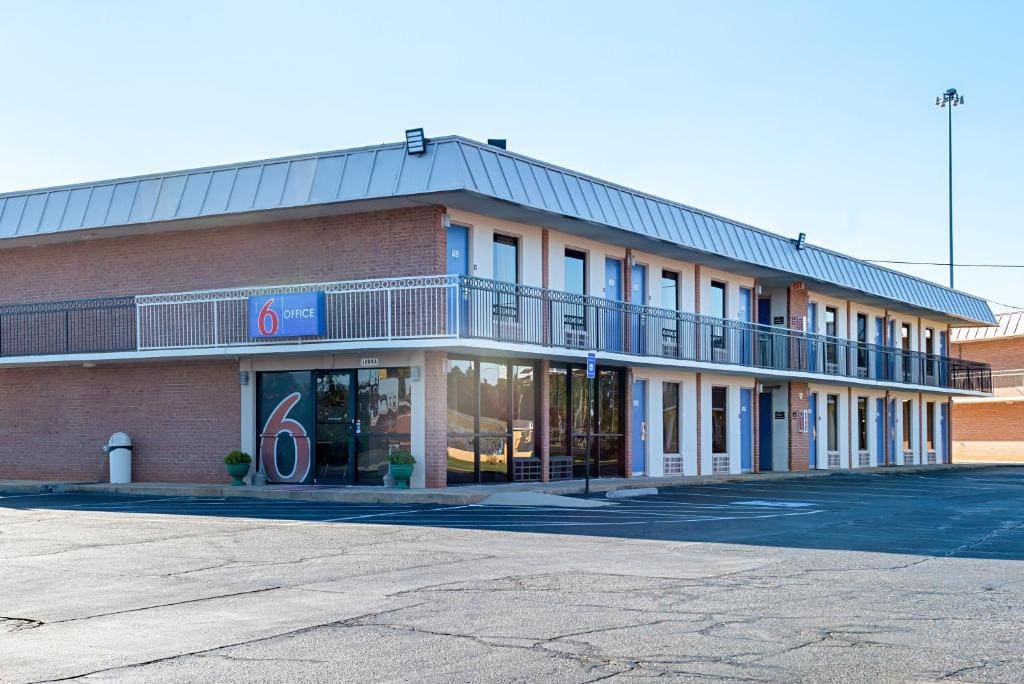 Motel 6-Perry, GA - Main view