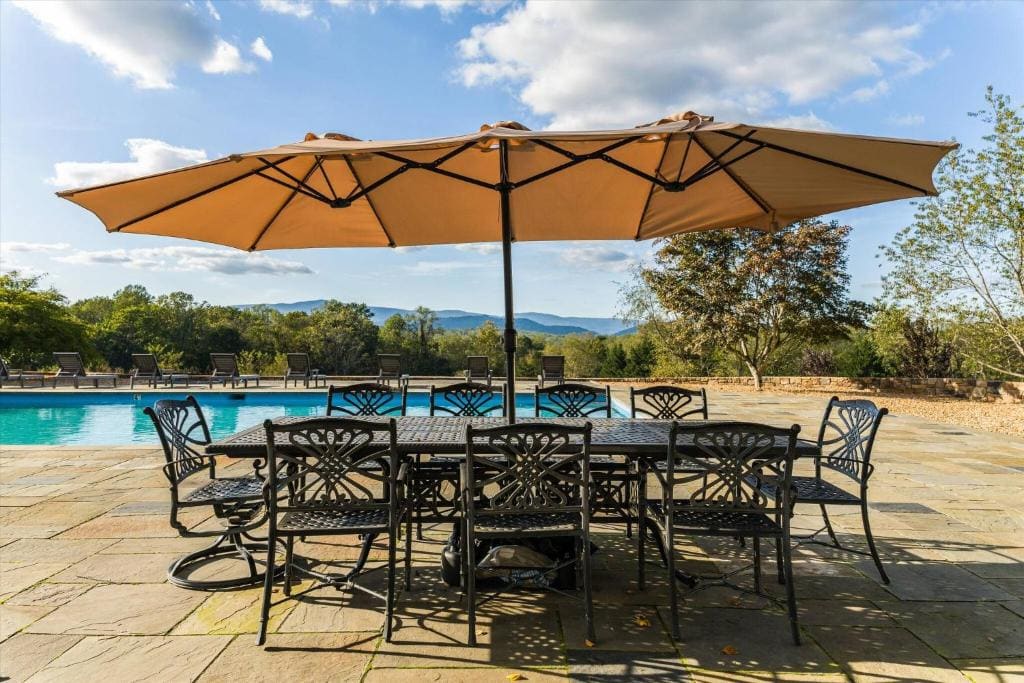 Mountain Mama Ranch Luxury Farmhouse Shenandoah - View 5