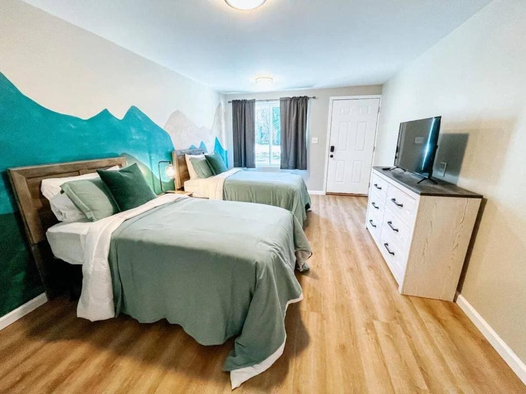Mountain Family Twin Room - View 2
