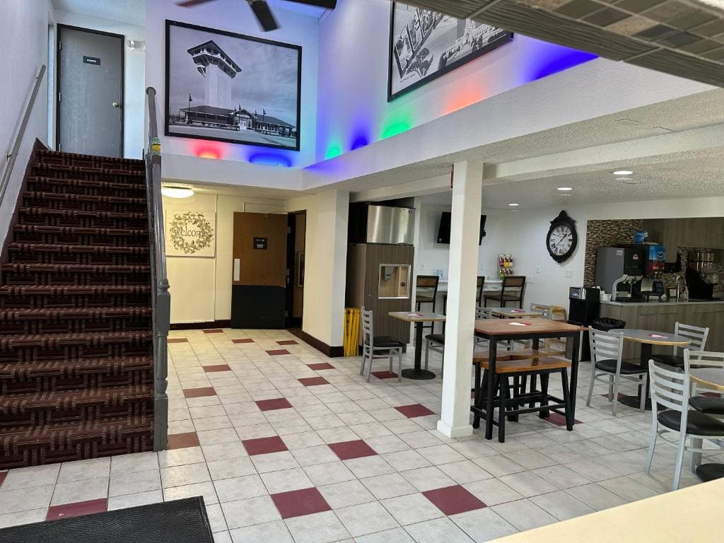 Super 8 by Wyndham North Platte - View 3