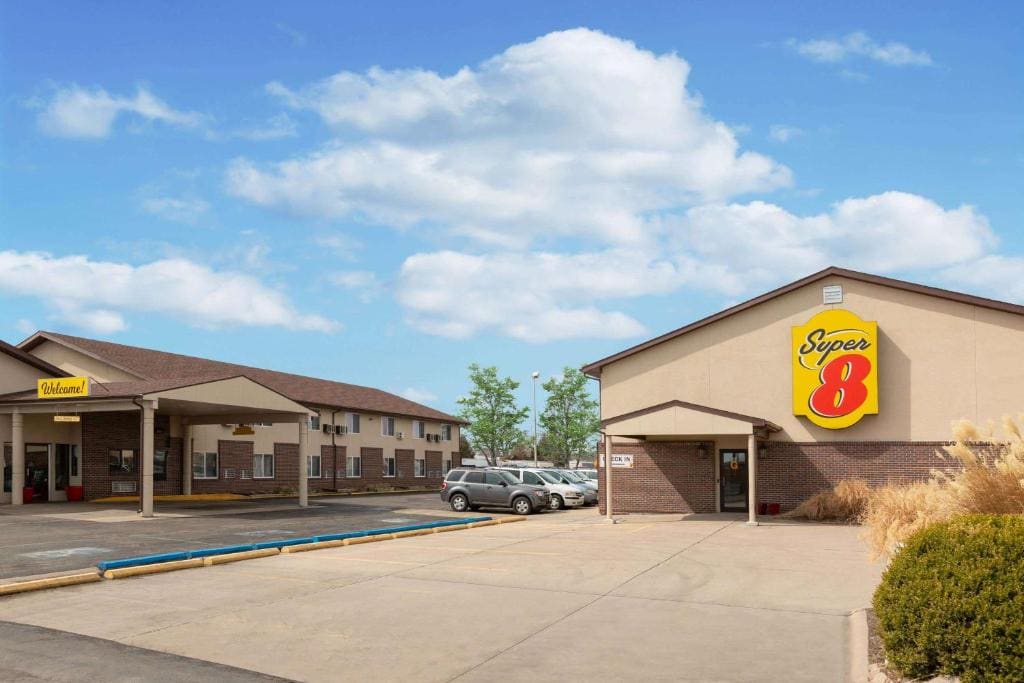 Super 8 by Wyndham North Platte - View 5