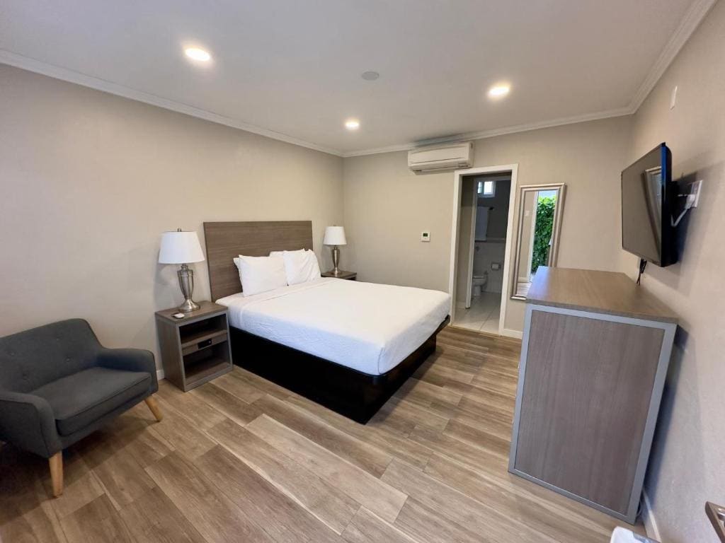 Ocean Park Inn - View 6