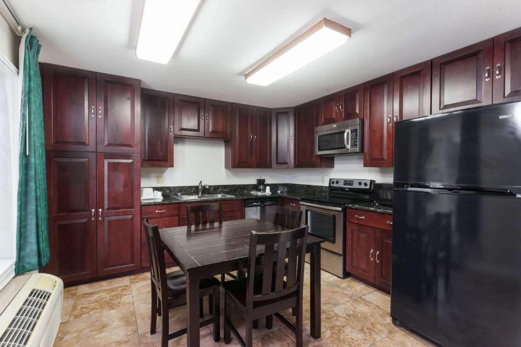 Ramada by Wyndham Oceanside - View 6