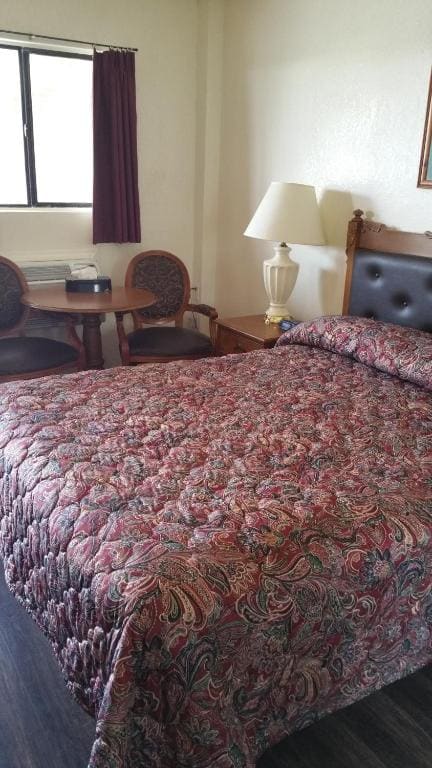 Ontario Inn - View 6