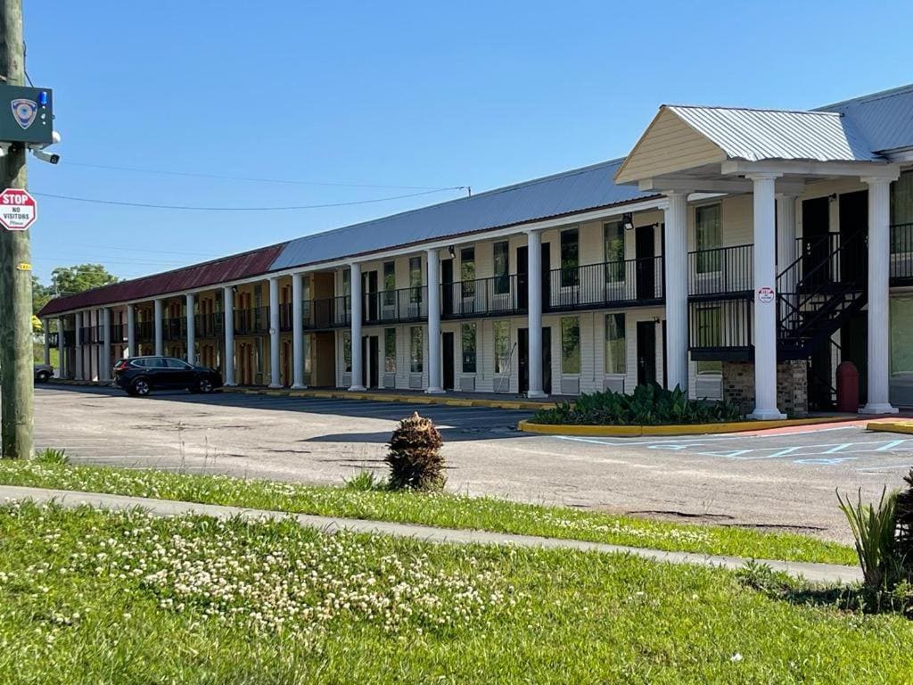 Orangeburg inn & Suites - Main view