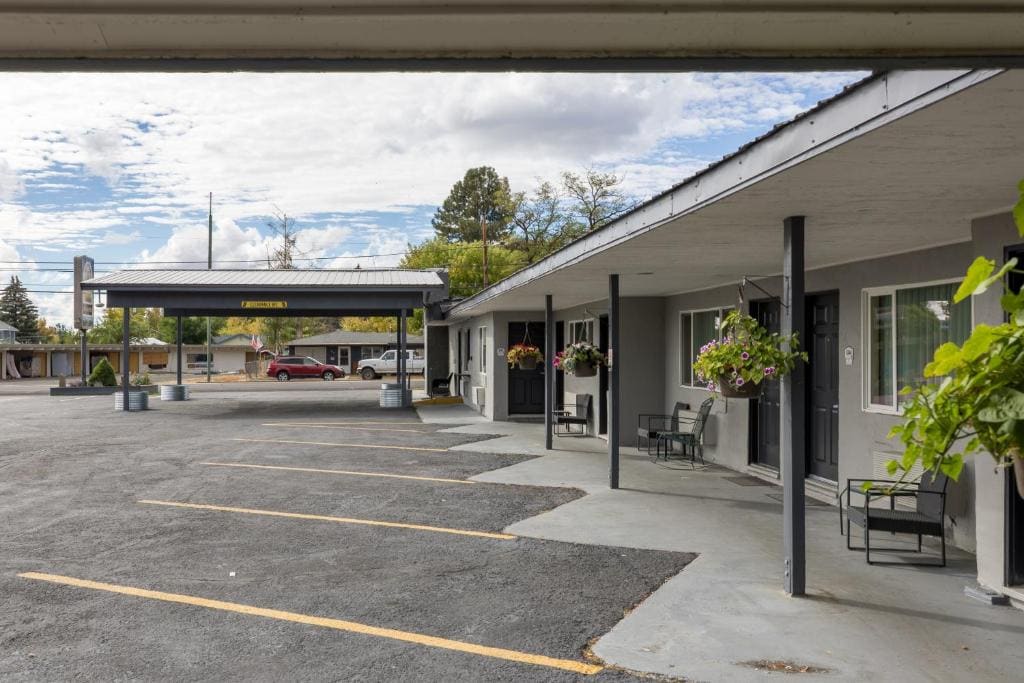 Oregon Trail Inn and Suites - View 5