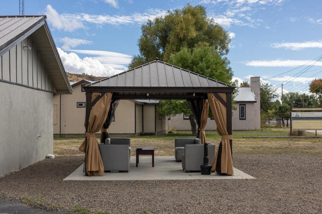 Oregon Trail Inn and Suites - View 4