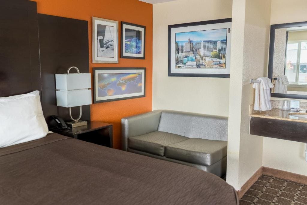 Oregon Trail Inn and Suites - View 6