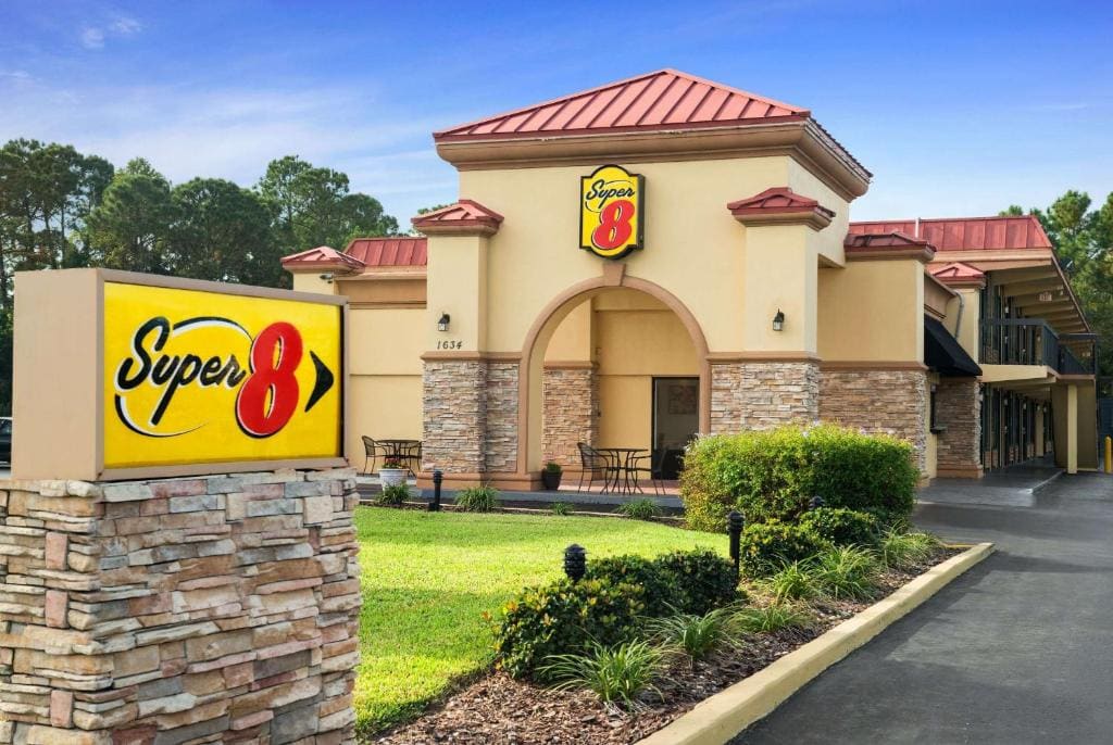 Super 8 by Wyndham Ormond Beach - Main view