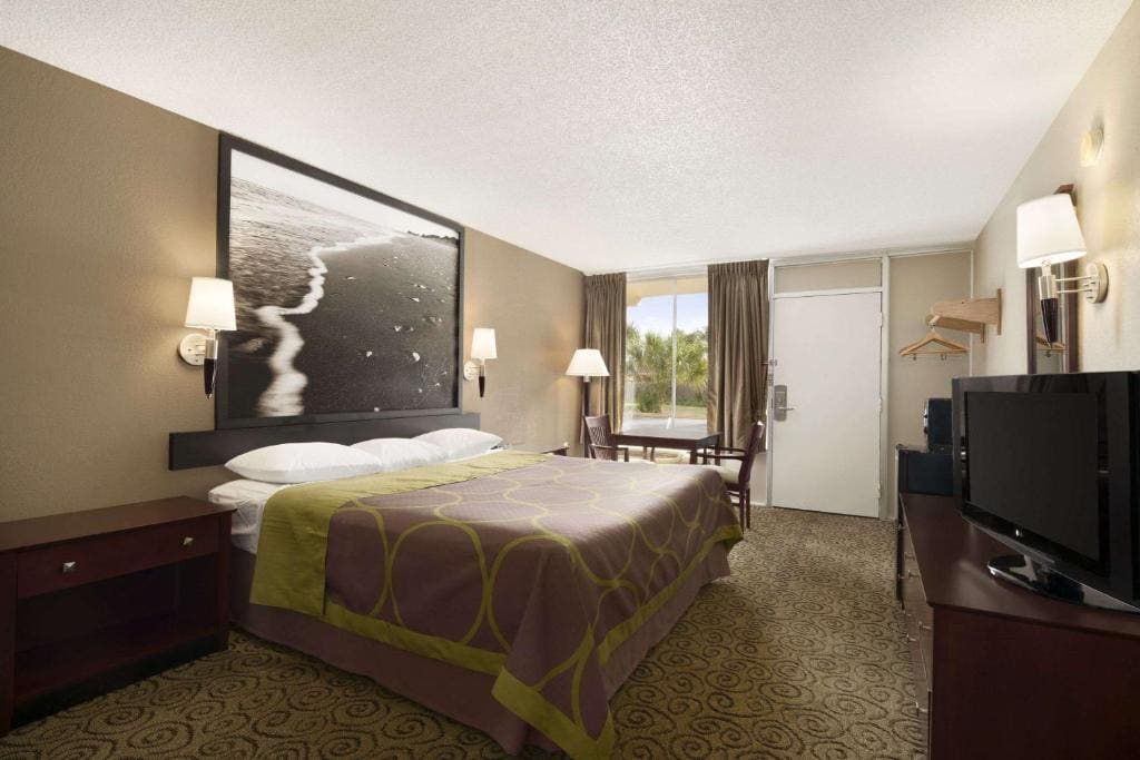 Super 8 by Wyndham Ormond Beach - View 7