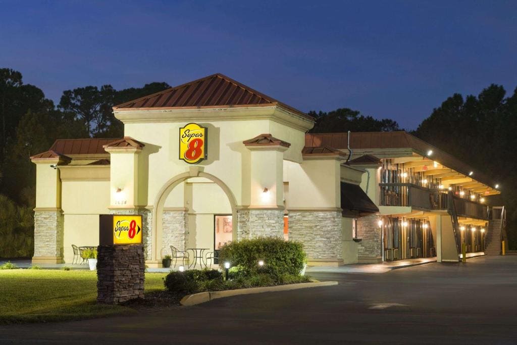 Super 8 by Wyndham Ormond Beach - View 5
