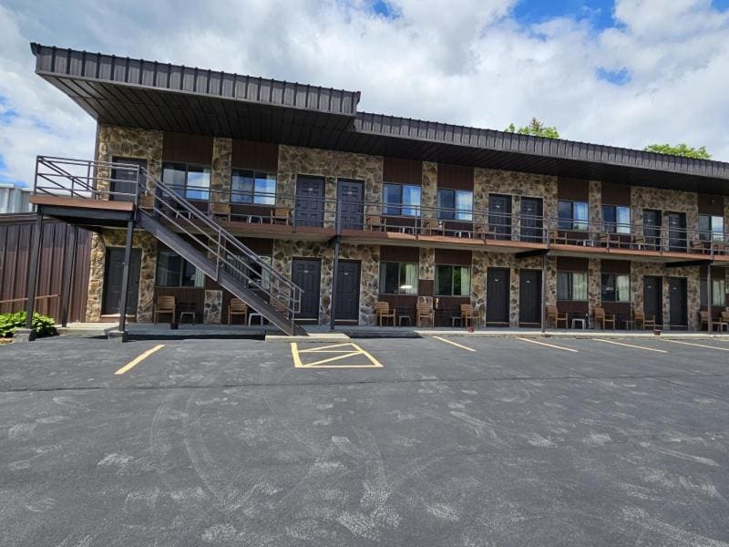 Otter Creek Inn - View 5