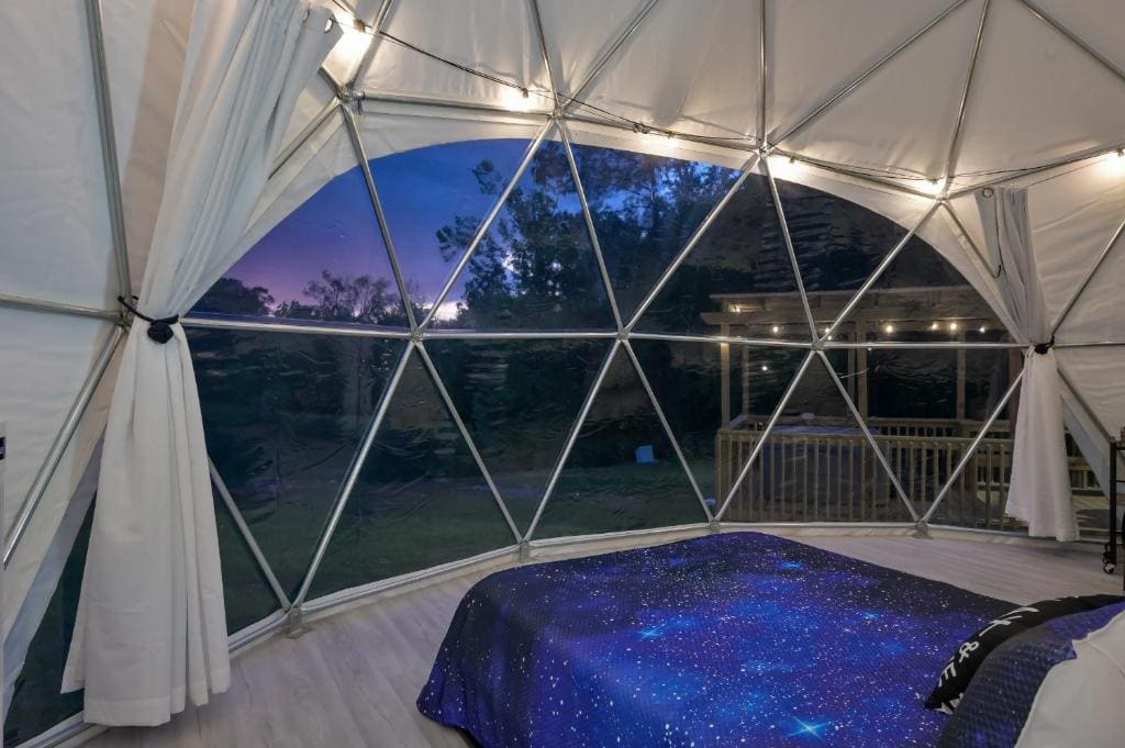Private Luxury Glamping Geo Dome W Hot Tub - View 7