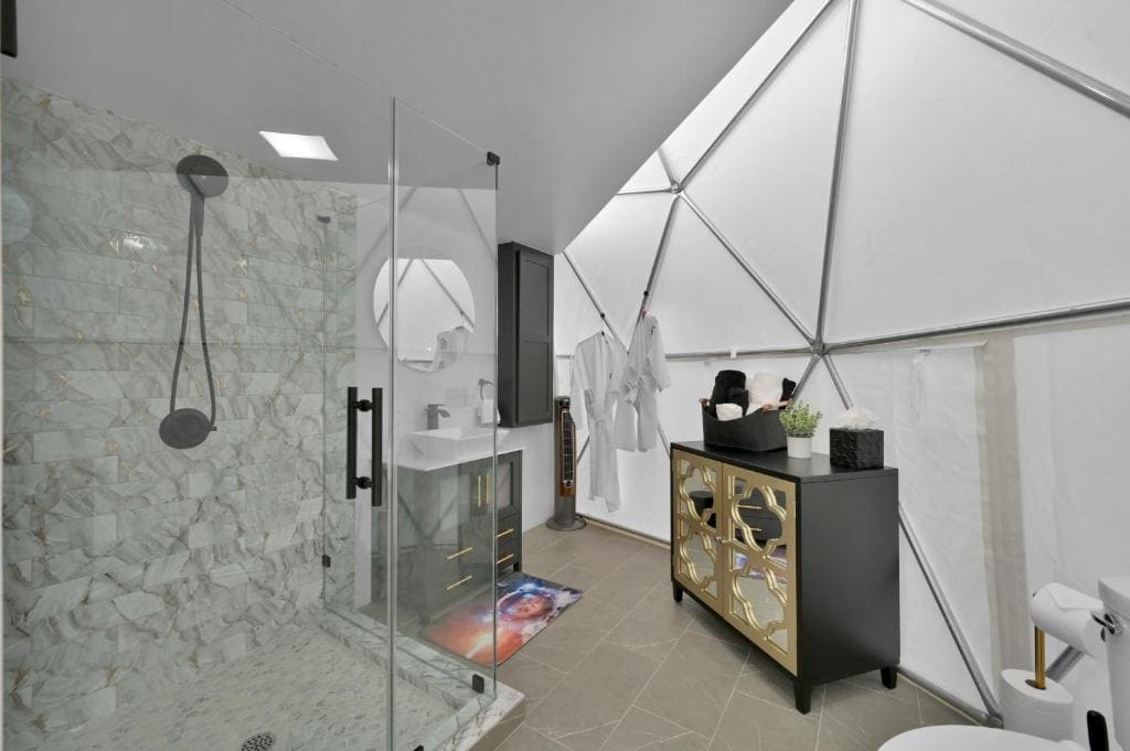 Private Luxury Glamping Geo Dome W Hot Tub - View 3