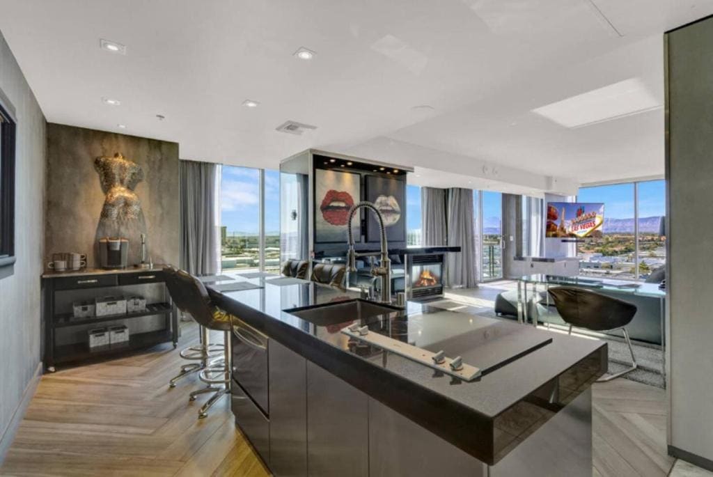 The Adele Palazzo Suite at Palms Place - View 6