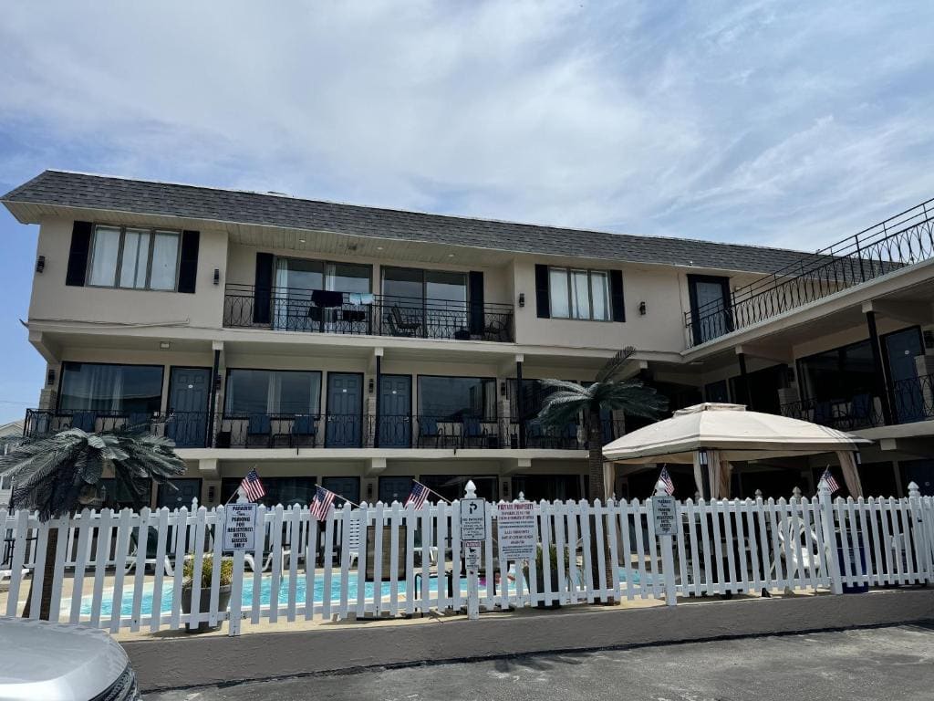 Paradise Inn - Main view