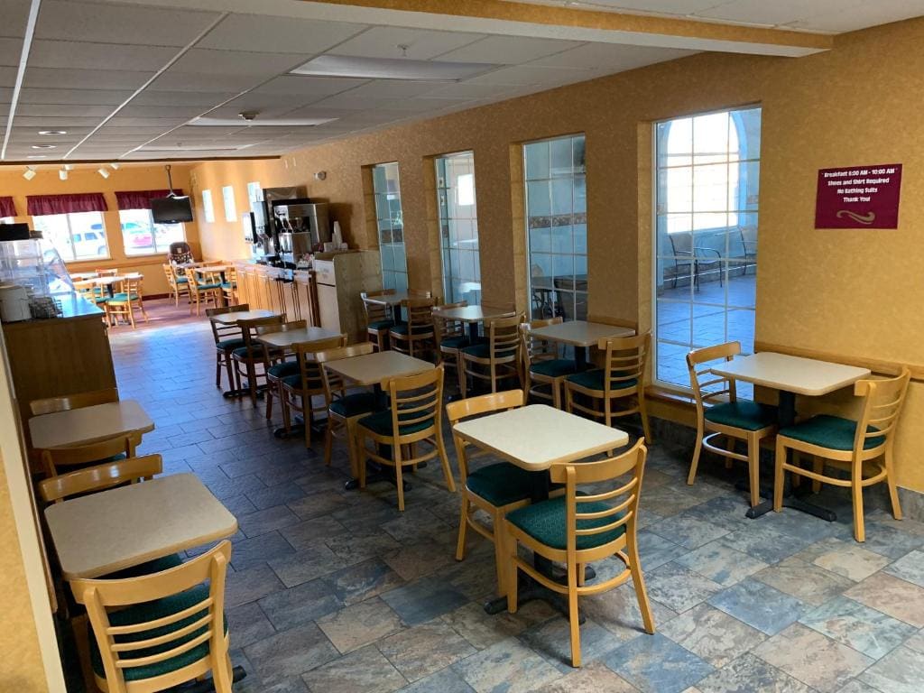Parkfield Inn - Clinton - View 4